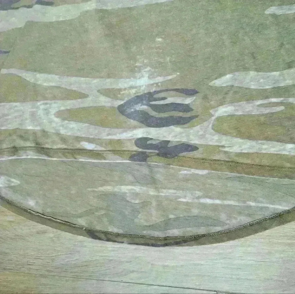 Woman's Cute Zoe + Liv Soft Camo Pocket Tee - Picture 4 of 4